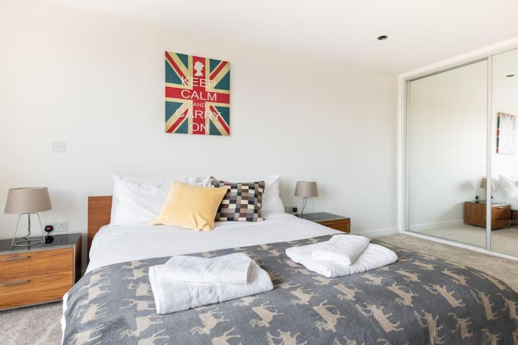 Modern & Comfortable Flat - Tobacco Dock - Wapping Apartment London