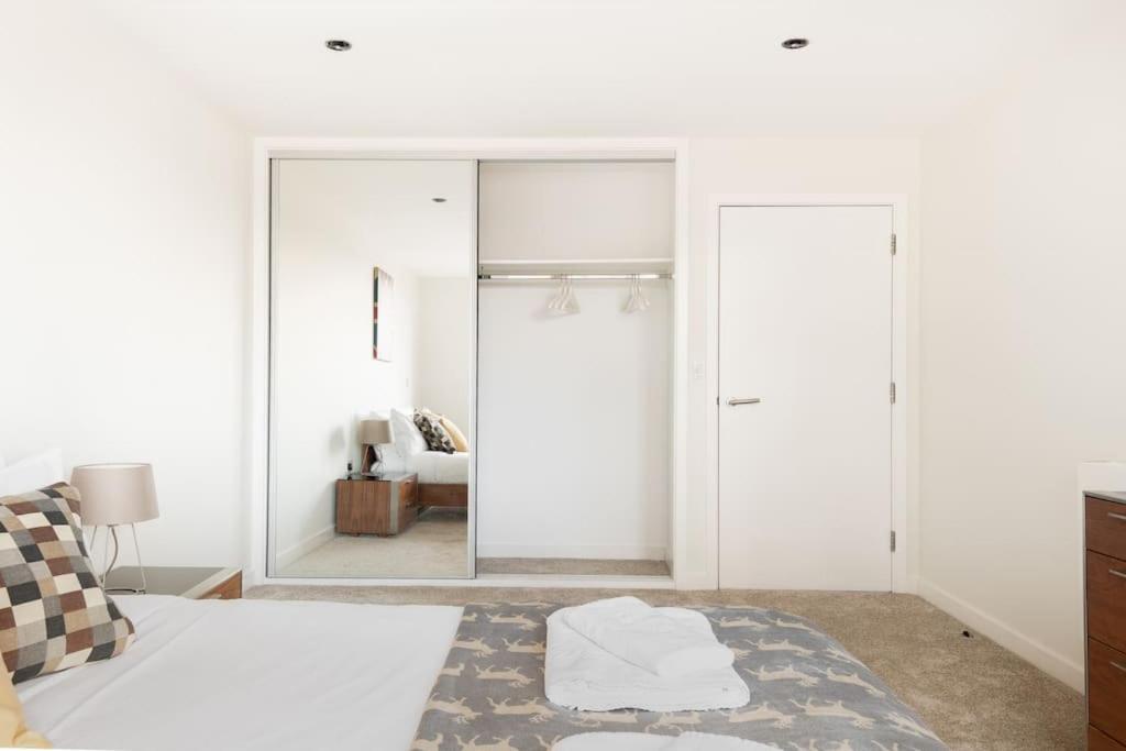 Modern & Comfortable Flat - Tobacco Dock - Wapping Apartment